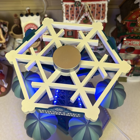 Lemax Snowflake Paradrop ❄️ - Picture 3 of 5